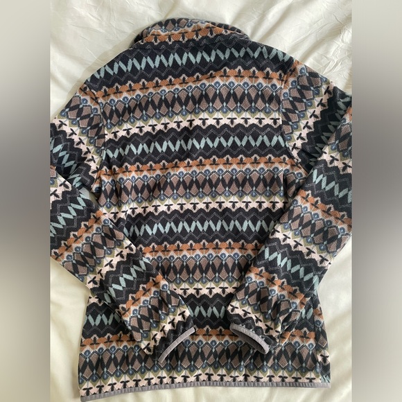 Patagonia lightweight 1/4 fleece button. - Picture 3 of 3